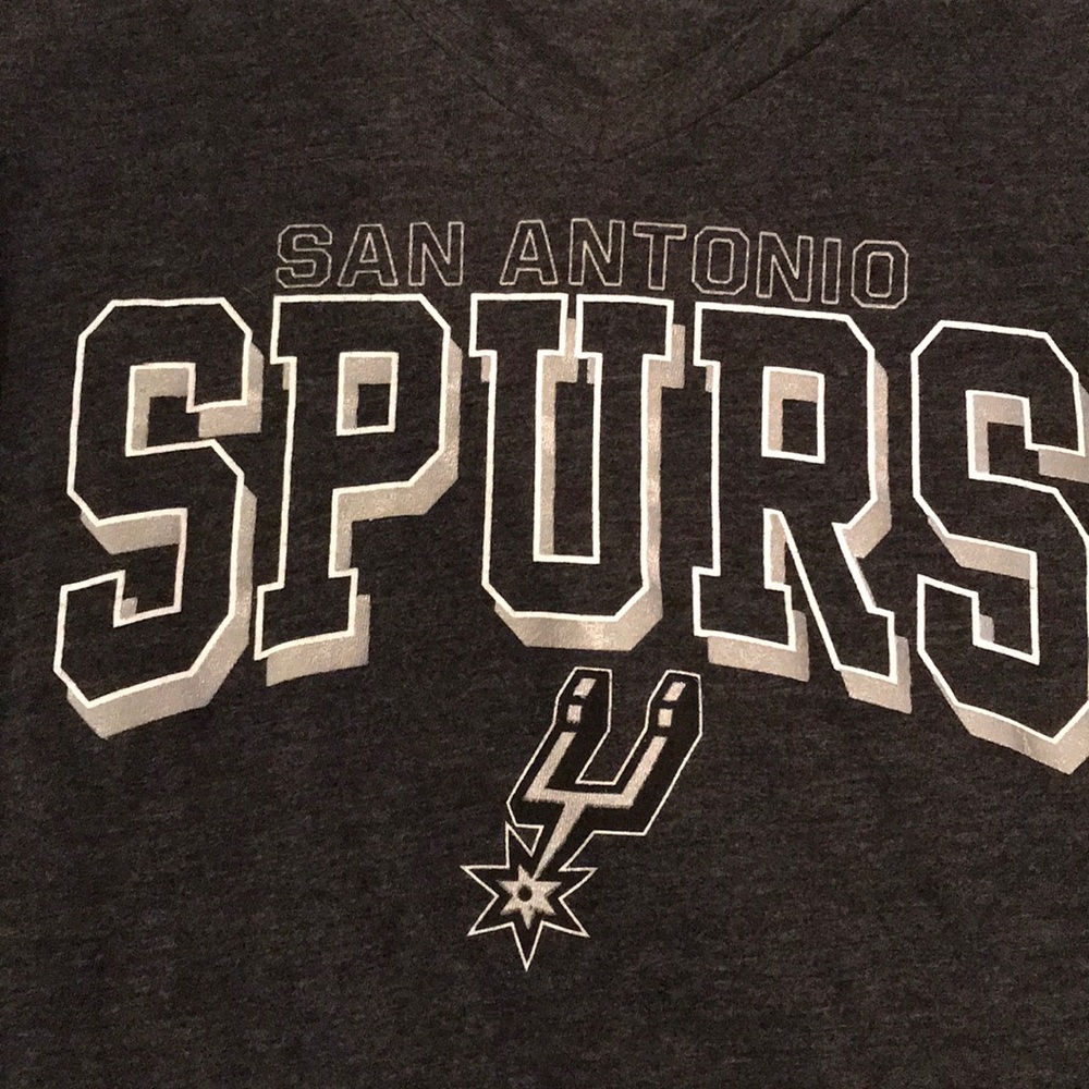 🏀Women’s San Antonio Spurs shirt🏀 - Picture 2 of 3